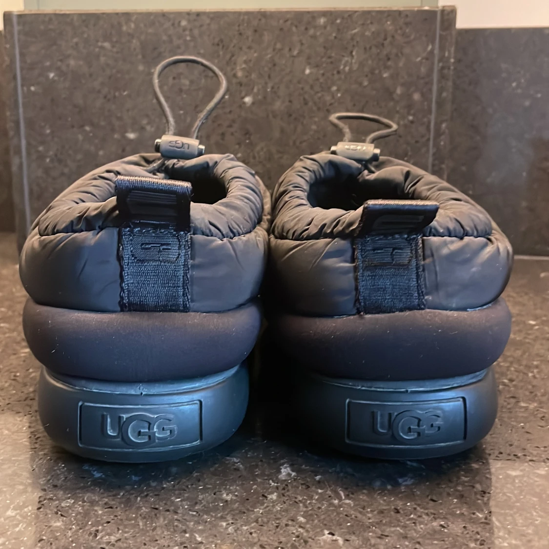 Svarta UGG slip-on sneakers - 2