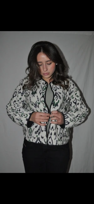 Köp via Instagram dm! - Instagram: vintessa_uf.                                                      Det går att köpa via Plick också men en extrakostnad på 20kr tillkommer! (349+20)