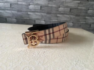 Burberry bälte - Helt ny oanvänt burberry bälte. Size 105