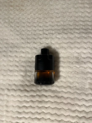 3 ml samples - Azzaro EDP & parfum: 60 kr.  Emporio Armani Swy: 50 kr.  Lattafa Badee Al Oud: 40 kr. Kismet angel/magic: 40 kr.   Ameer al oud: 40 kr.                        Om du köper 3 slänger jag med en extra!