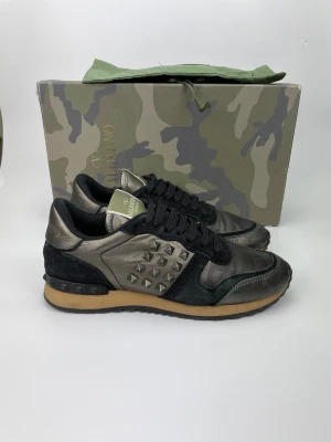 Valentino rockrunners  - BLACK FRIDAY REA!! Valentino skor. Hör av dig vid frågor