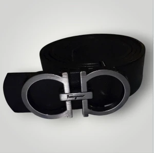 Ferragamo bälte 120 cm - Helt ny. Fin replika med grym kvalitet. 120cm lång. Pris: 599kr. Först till kvarn som gäller. Skickas direkt inom 24h