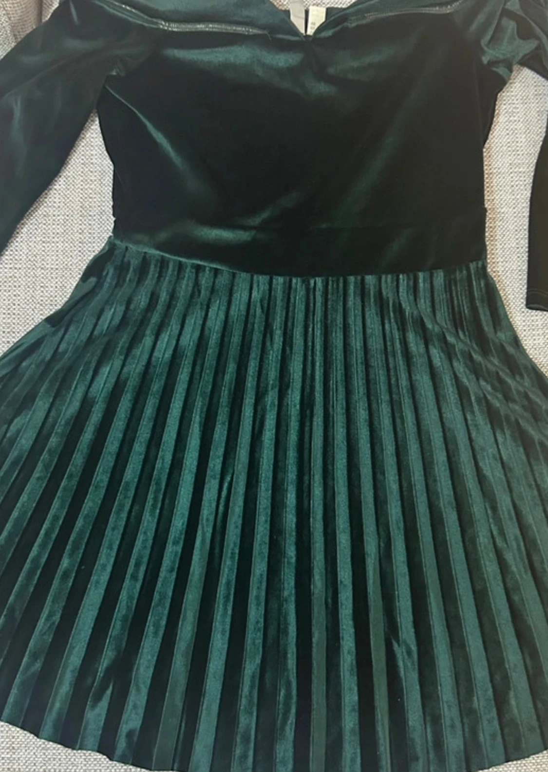 Mörkgrön plisserad sammetklänning - 2