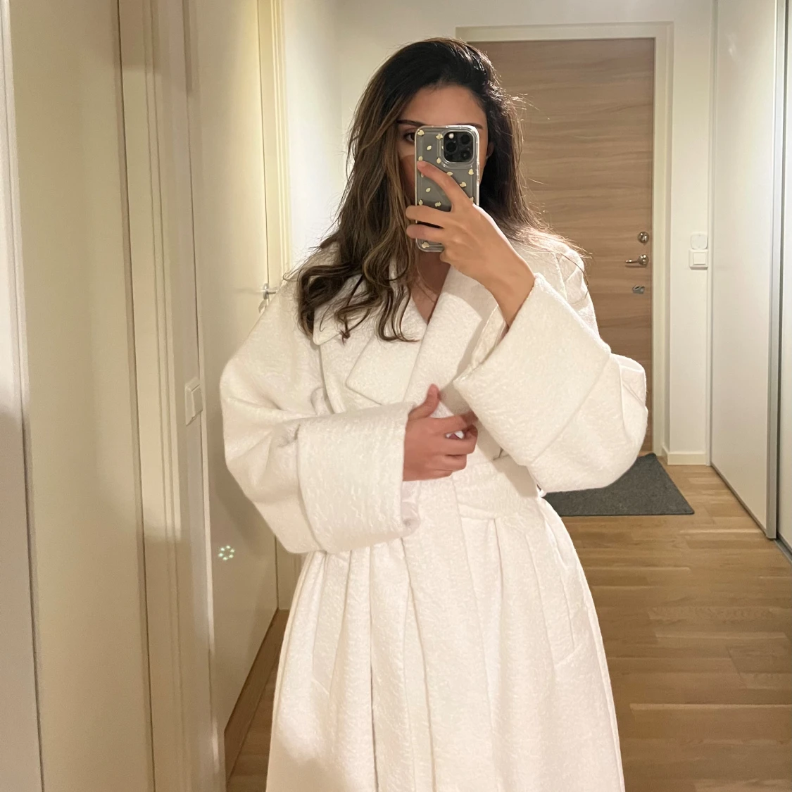 Vit lång kappa med bälte