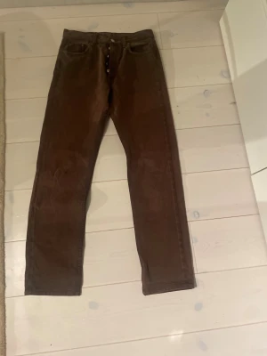 Bruna Levi's 501  - Sjukt nice Levis jeans i tvär fet färg! Skriv vid frågor:)