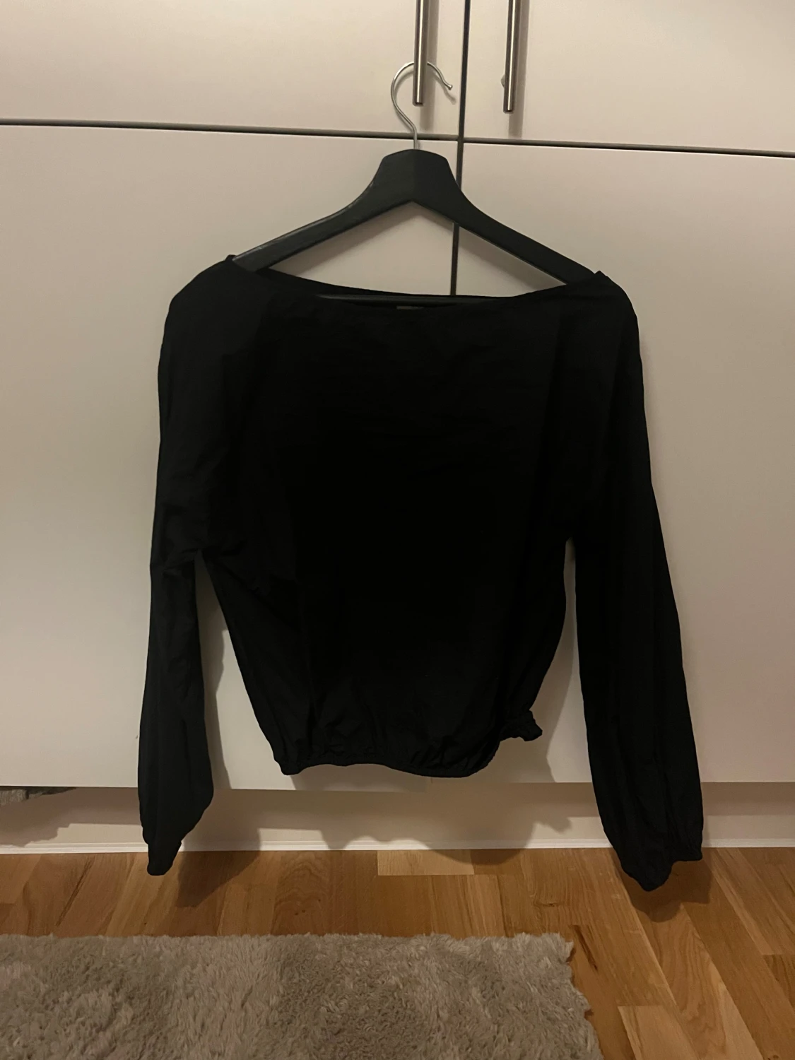 Svart offshoulder blus från Nelly - 2