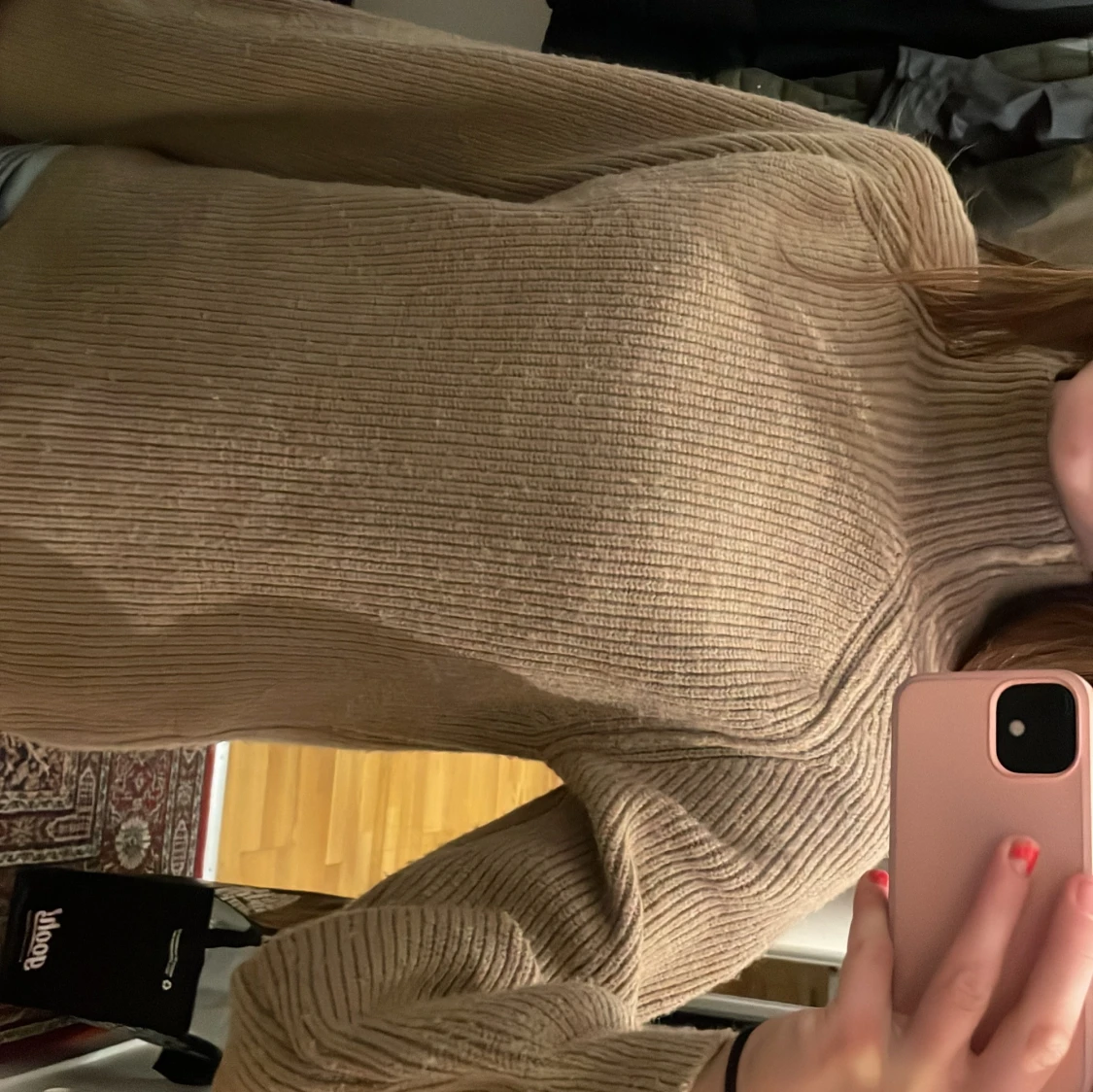 Beige ribbad polotröja stickad - 1