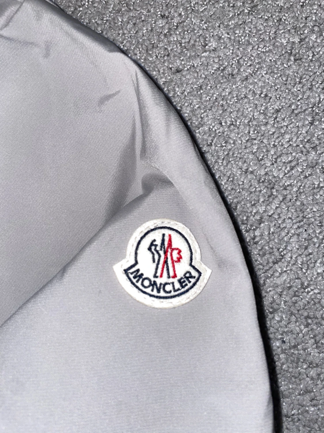 Grå Moncler vindjacka med huva - 1