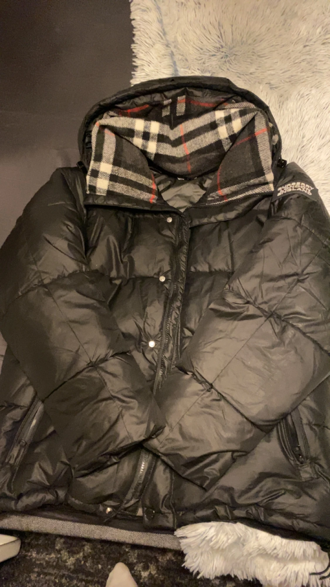 Svart Burberry pufferjacka med rutig huva - 3