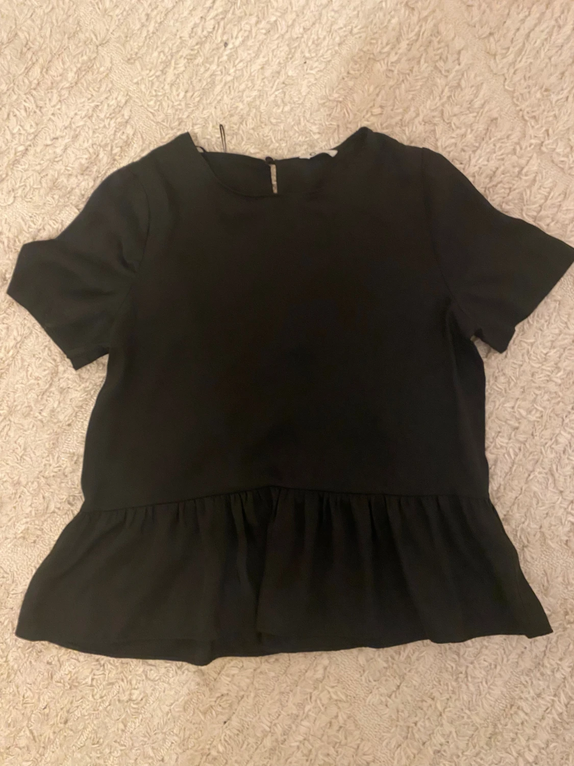 Svart volang T-shirt från Cubus - 1