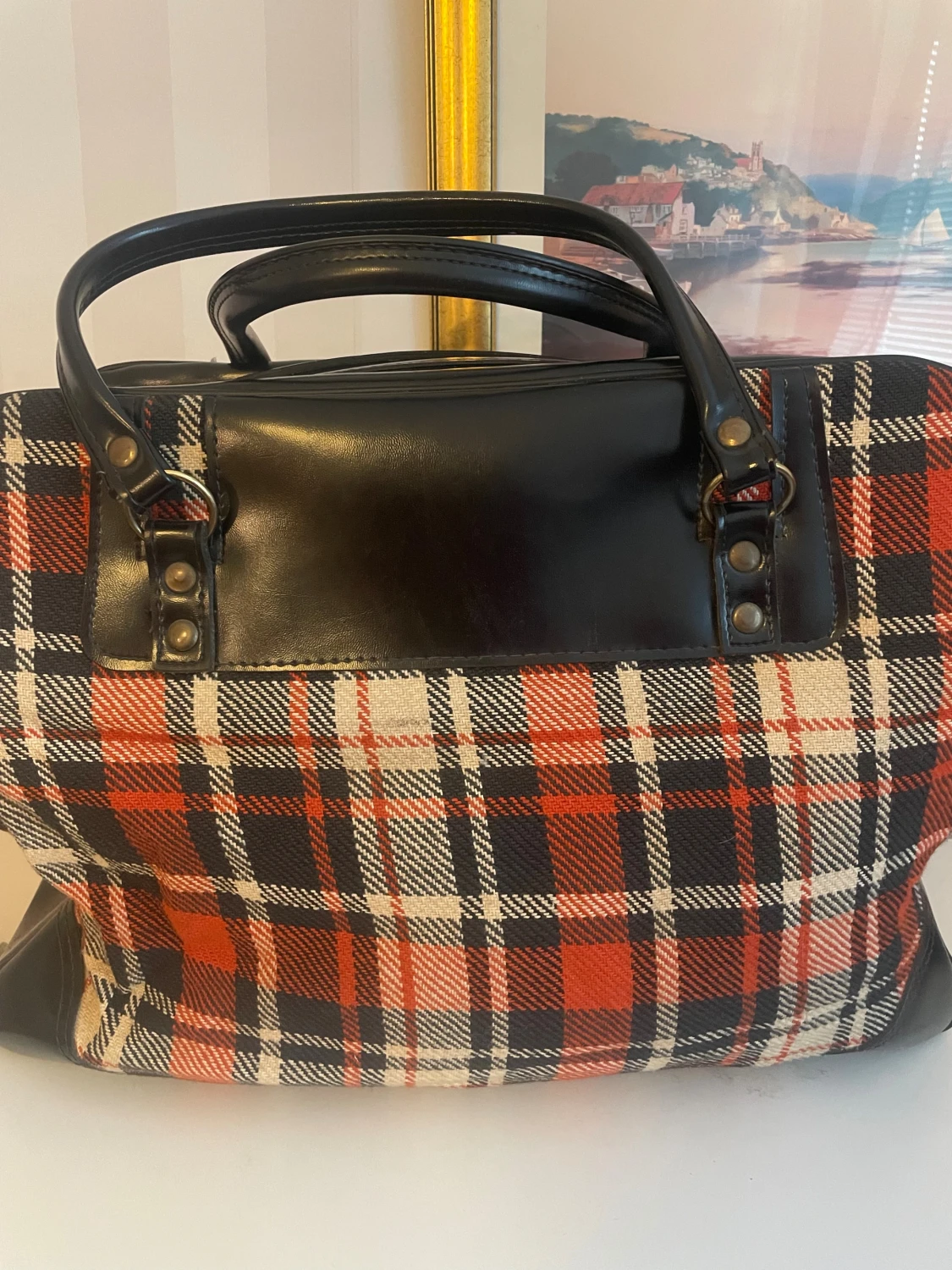 Rutig vintage  handväska med svarta skinnhandtag - 2