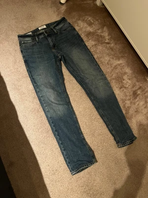 Blå Jeans - Blå Jack and Jones jeans | Slim/regular fit | Mycket bra skick | Strl 28/32