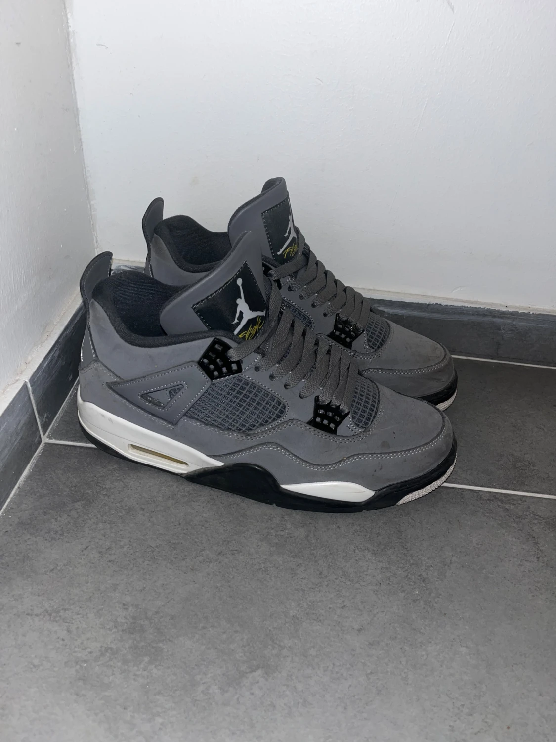 Nike Air Jordan 4 Retro Grå