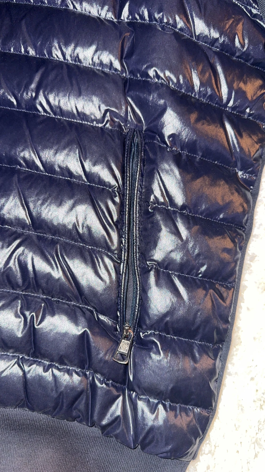 Svart pufferjacka med huva från Moncler - 3