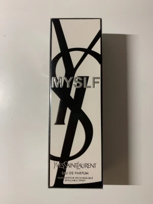 Ysl myself 100 ml - Säljer denna underbara doft från min samling då detta är andra av just denna! Bara att skriva vid frågor OBS är öppnad nu pågrund av att jag skulle kunna ta bilder!
