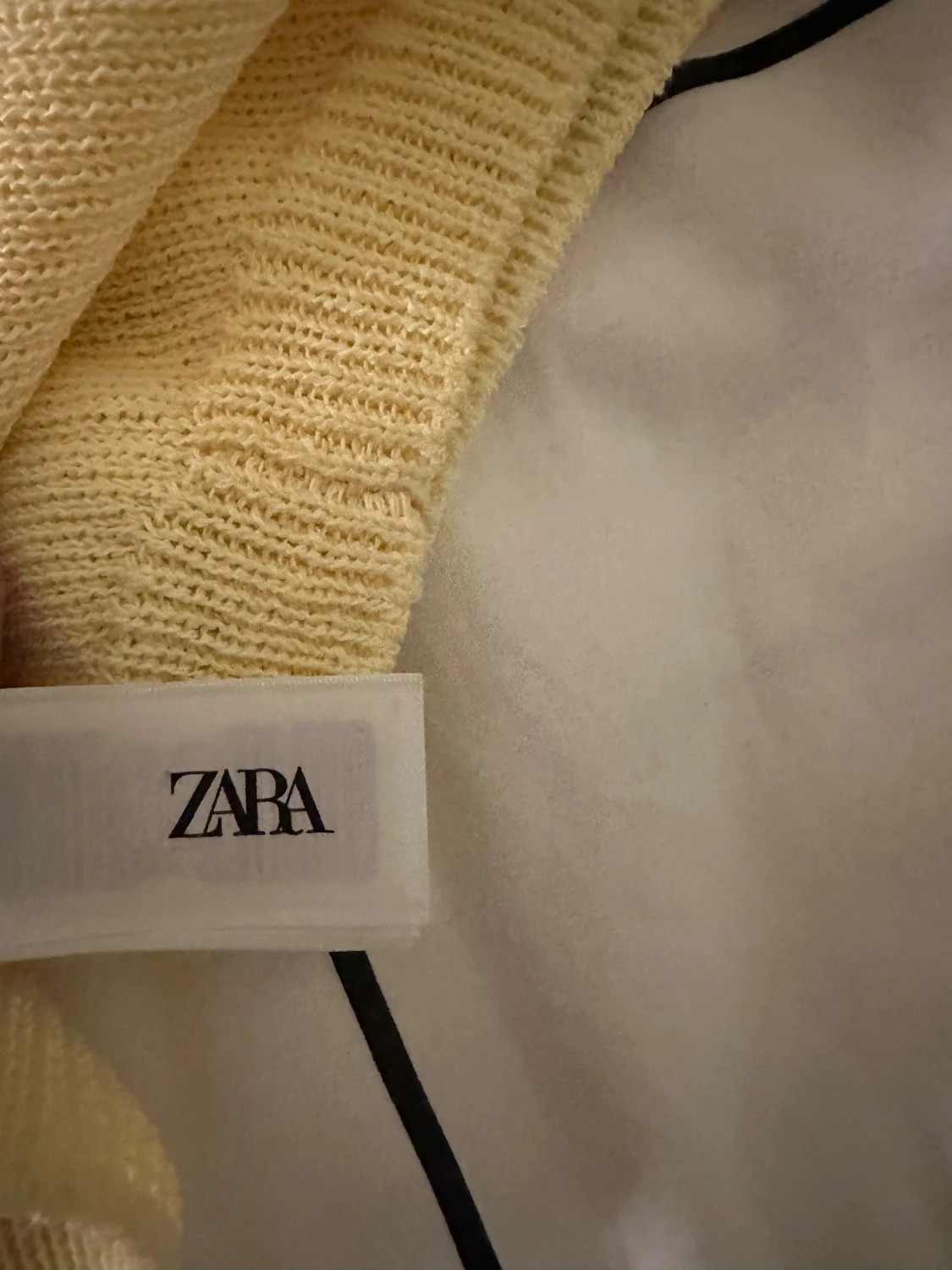 Gul croppad stickad tröja från Zara - 3