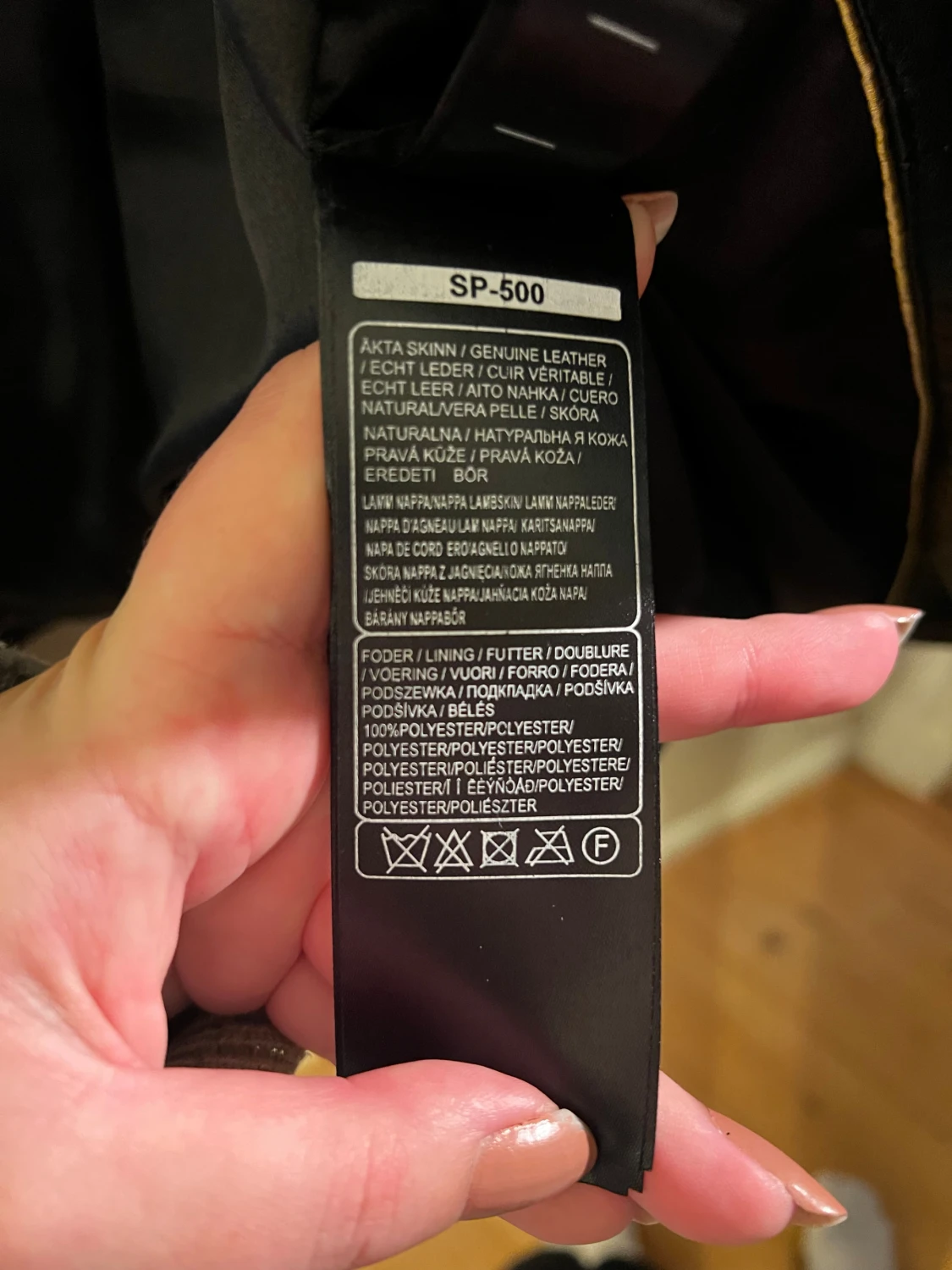 Svart skinnjacka från Saki - 3