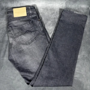 Jacob cohen jeans - Storlek: Size 31 || Skick: Nyskick || Modell: Bard || Nypris: Ca 6000kr || Följ för liknande produkter 🍾🌊