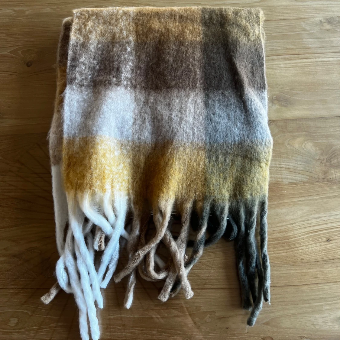 Rutig ullhalsduk  - 1