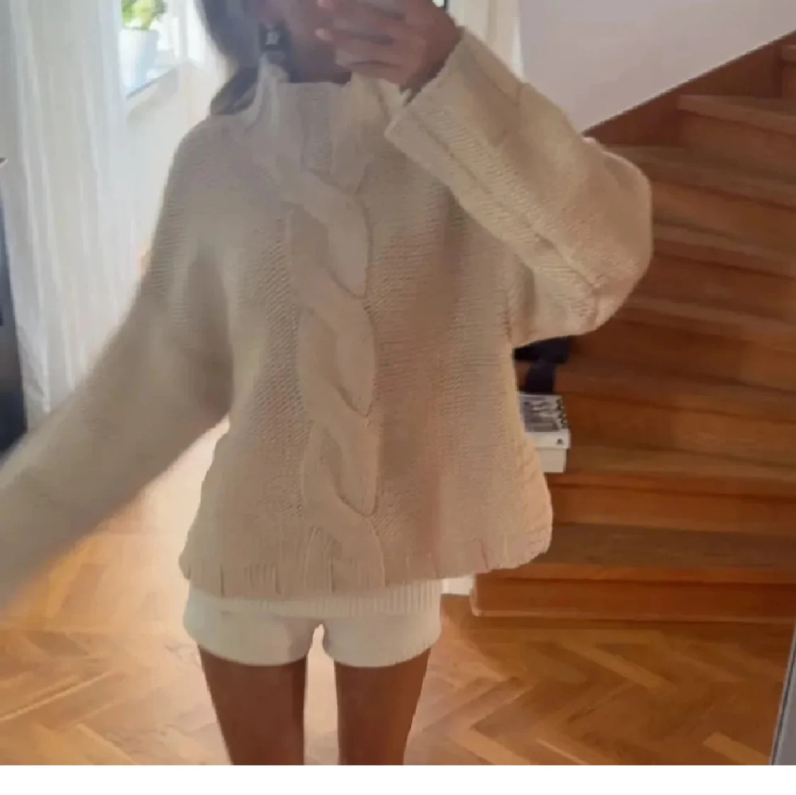 Beige stickad tröja från Zara