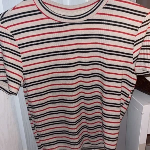 randig topp - jätte fin