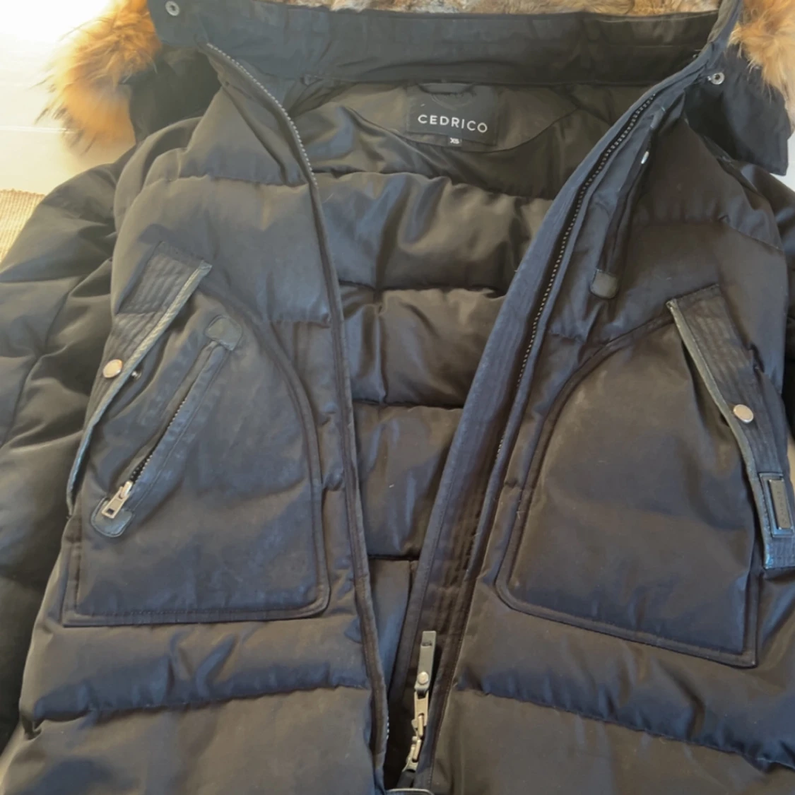 Svart pufferjacka från Cedrico XS