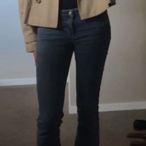 Bootcut jeans  - Snygga jeans, jag är 170cm för preferens 