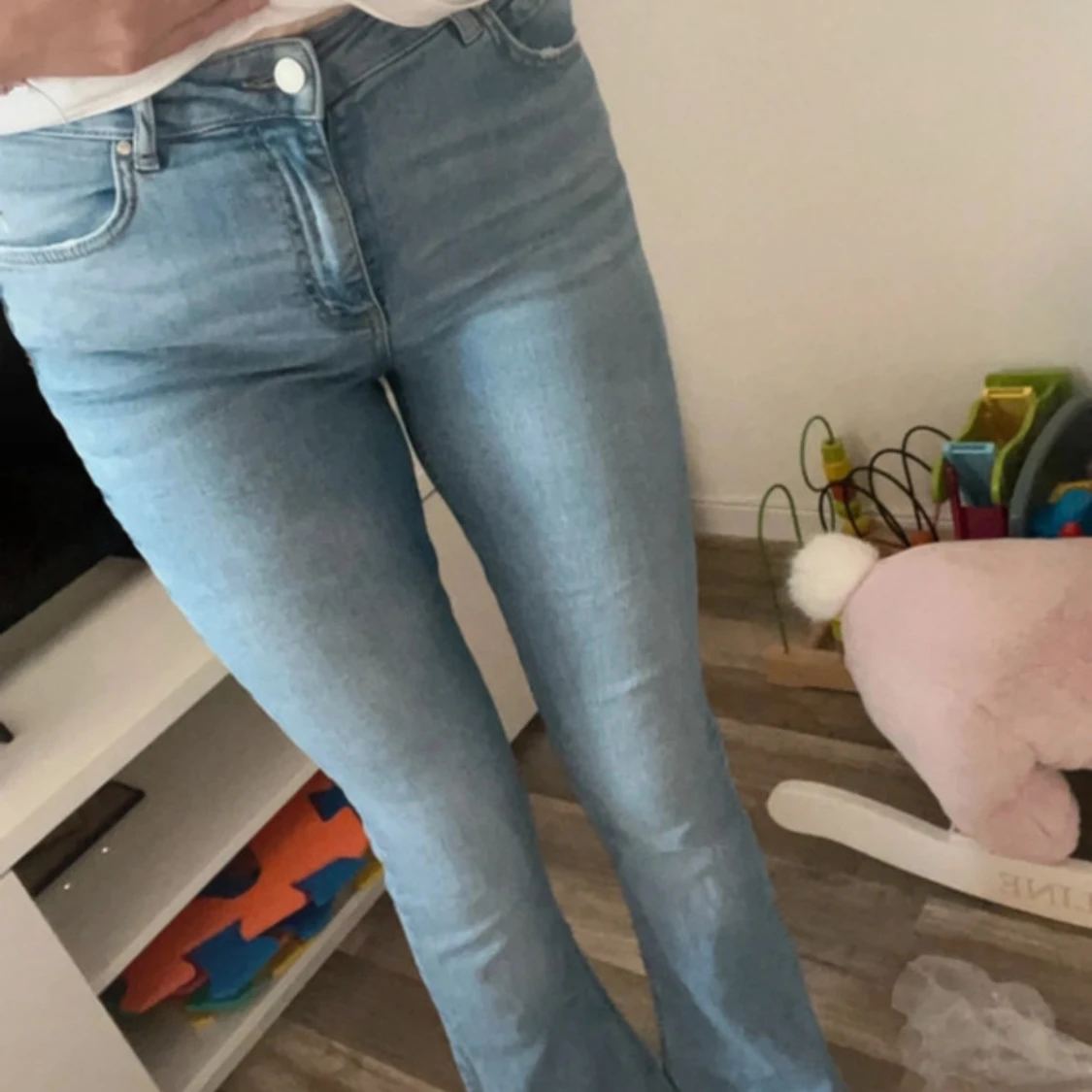 Ljusblå bootcut jeans