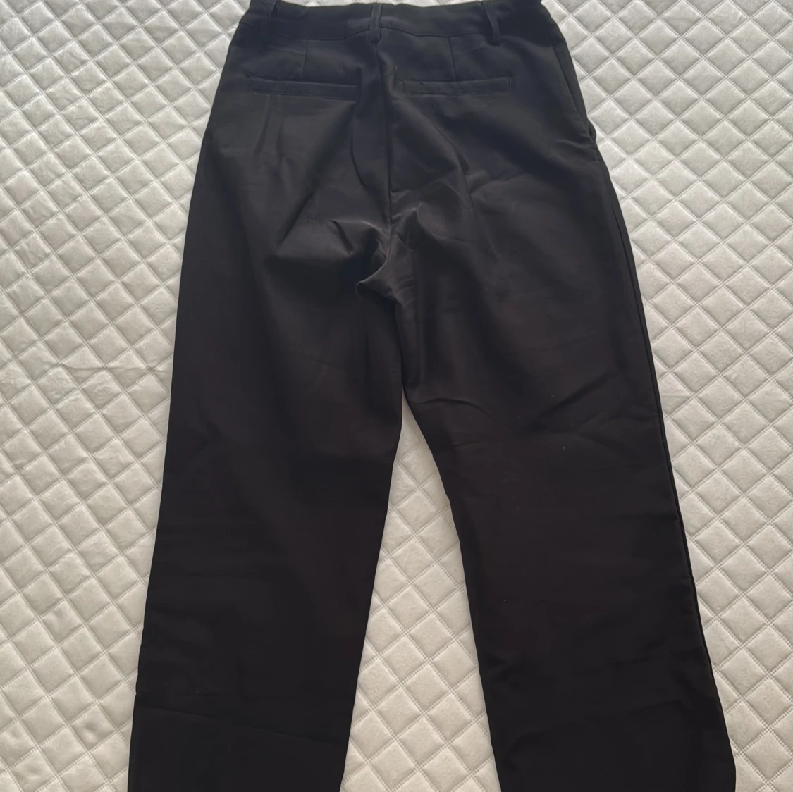 Högmidjade kostymbyxor - 1