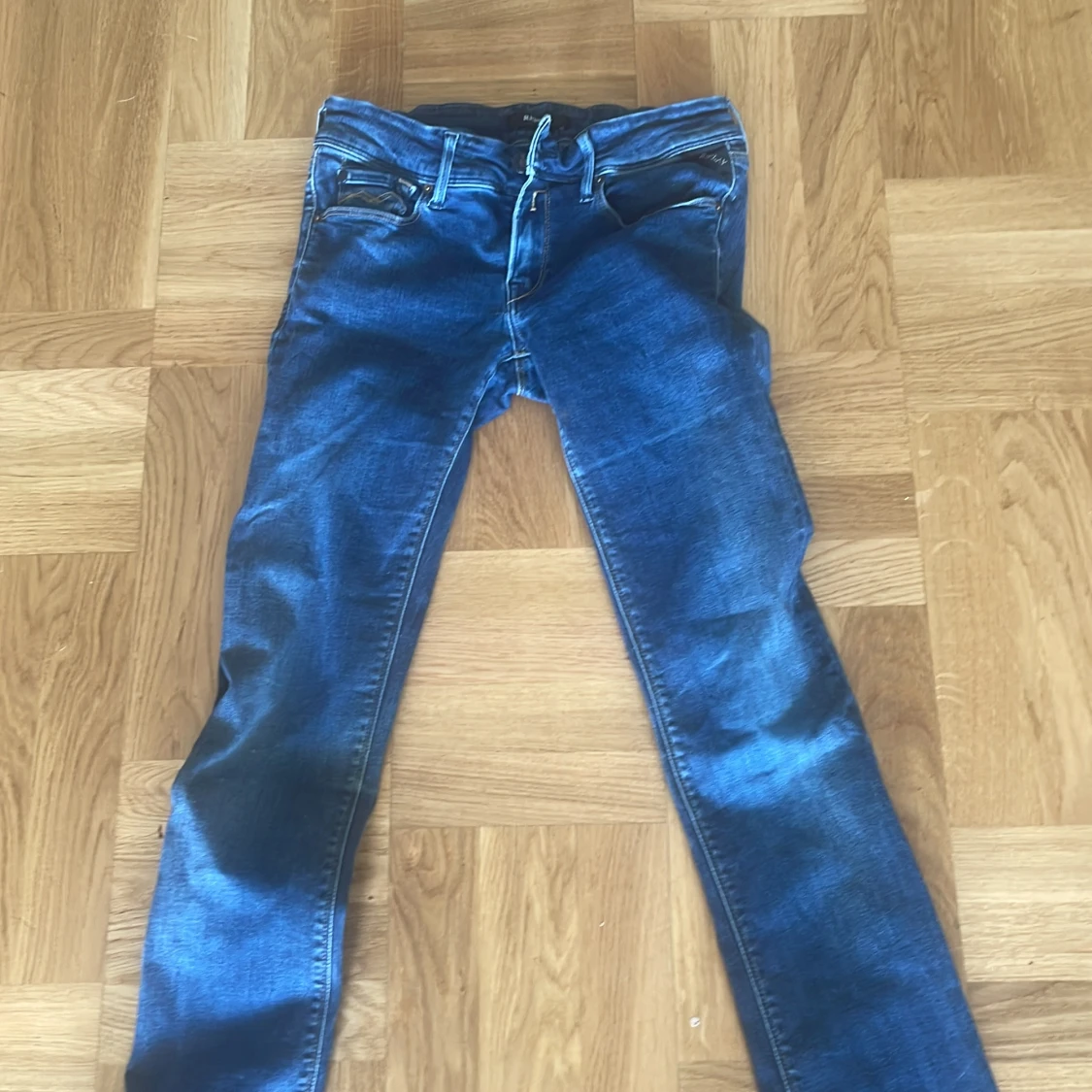 Blå bootcut jeans från Replay - 4
