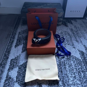 Lvbälte  - Säljer ett helt nytt bälte. Och allt på bilderna medföljer.