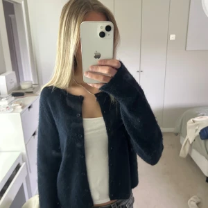 Kofta från Gina  - En kofta från Gina i S