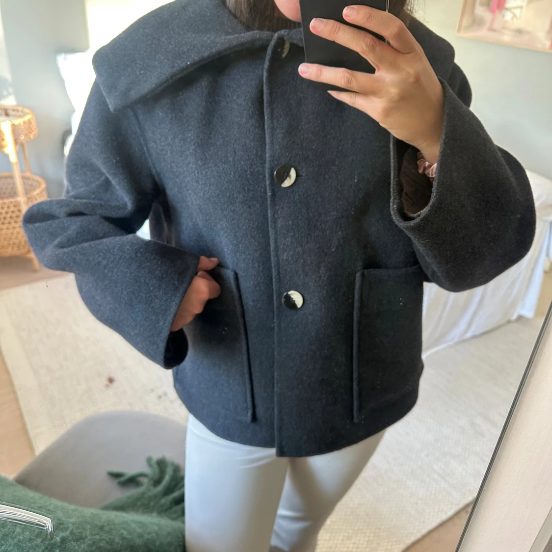 Ganni  kappa i mörkgrå - 1