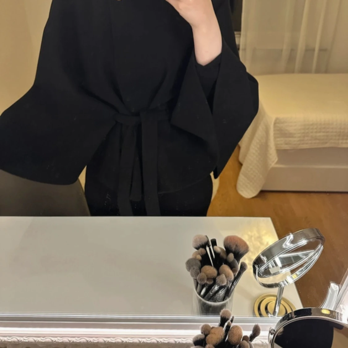 Svart poncho kappa från Nelly  - 1