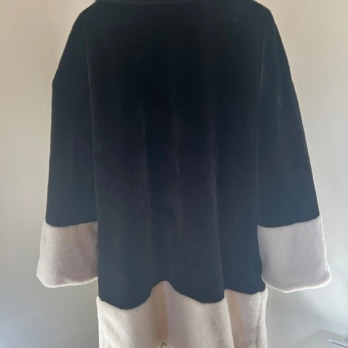 Svart och vit pälsjacka Gina Tricot - 2