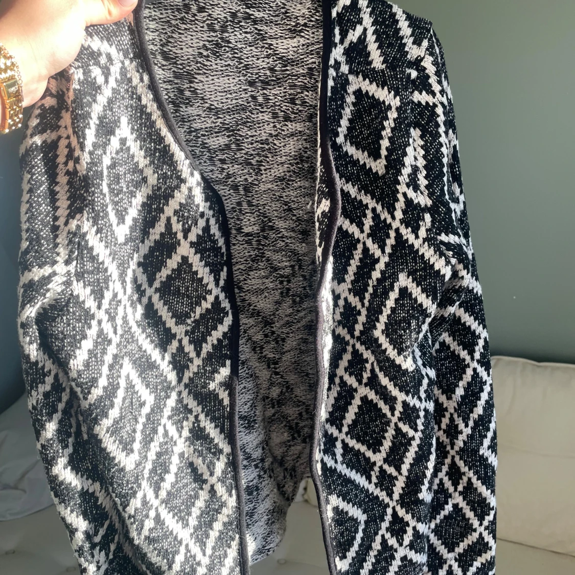 Svartvit mönstrad kofta från ONLY - 2