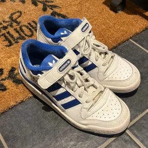Adidas/Nike Skor  - adidas skor low forum strl 38, Nike air force storlek 38. Båda använda, men fortfarande hyfsat bra skick! Båda för 530. Säljes helst tillsammans.