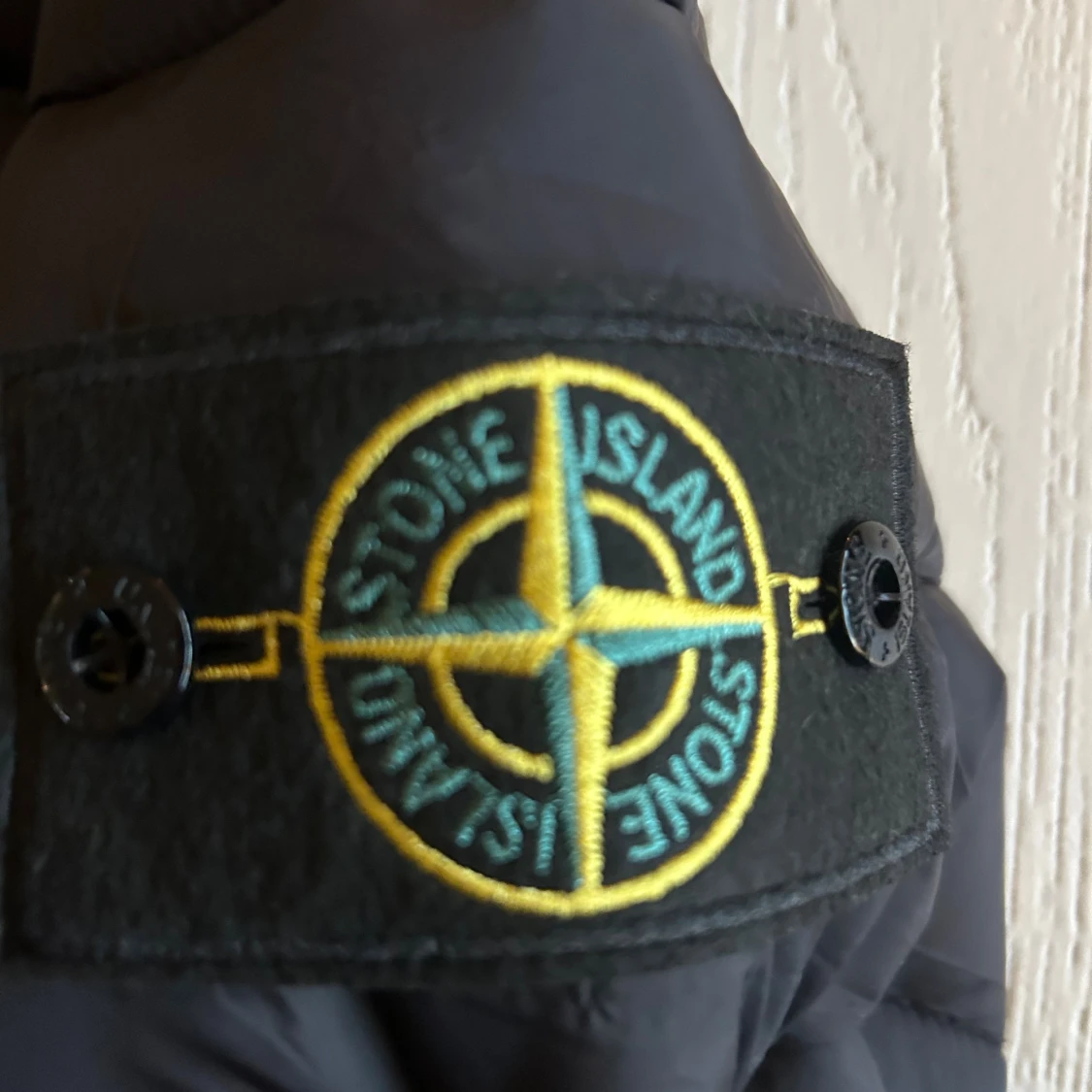 Svart pufferjacka från Stone Island - 2