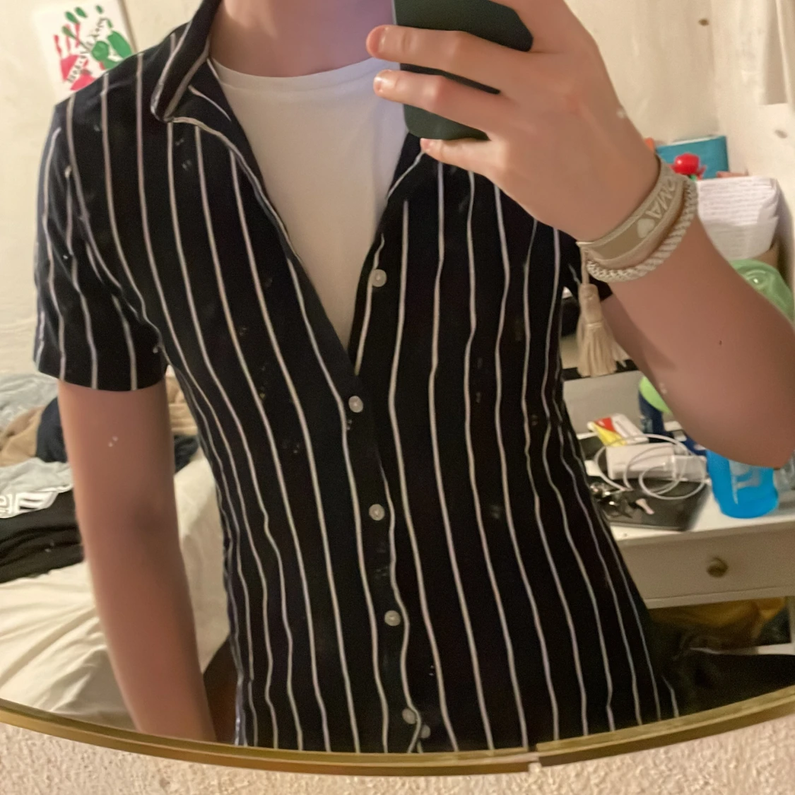 Blå/vit randig piké med knappar