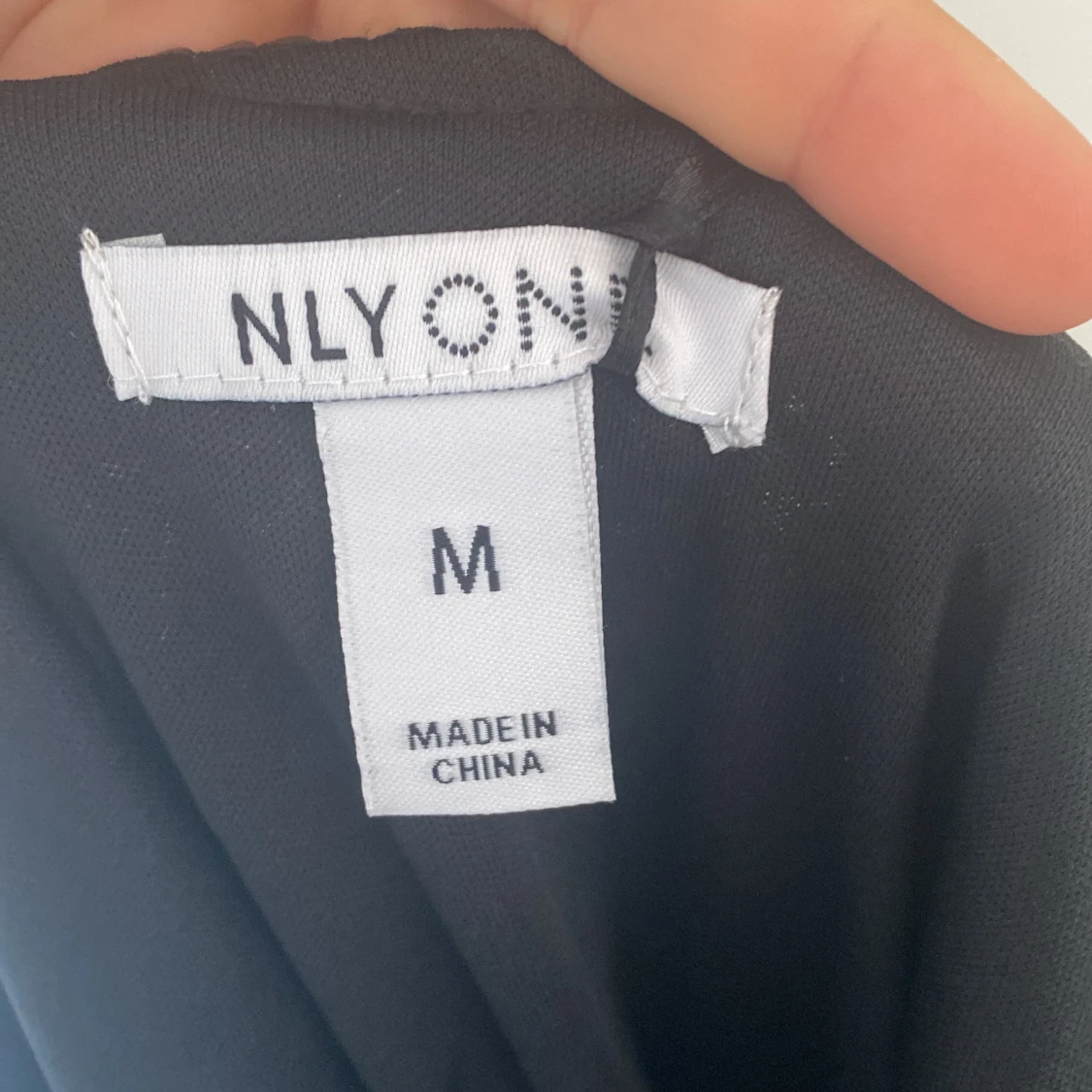 Svart paljettklänning från Nelly - 3