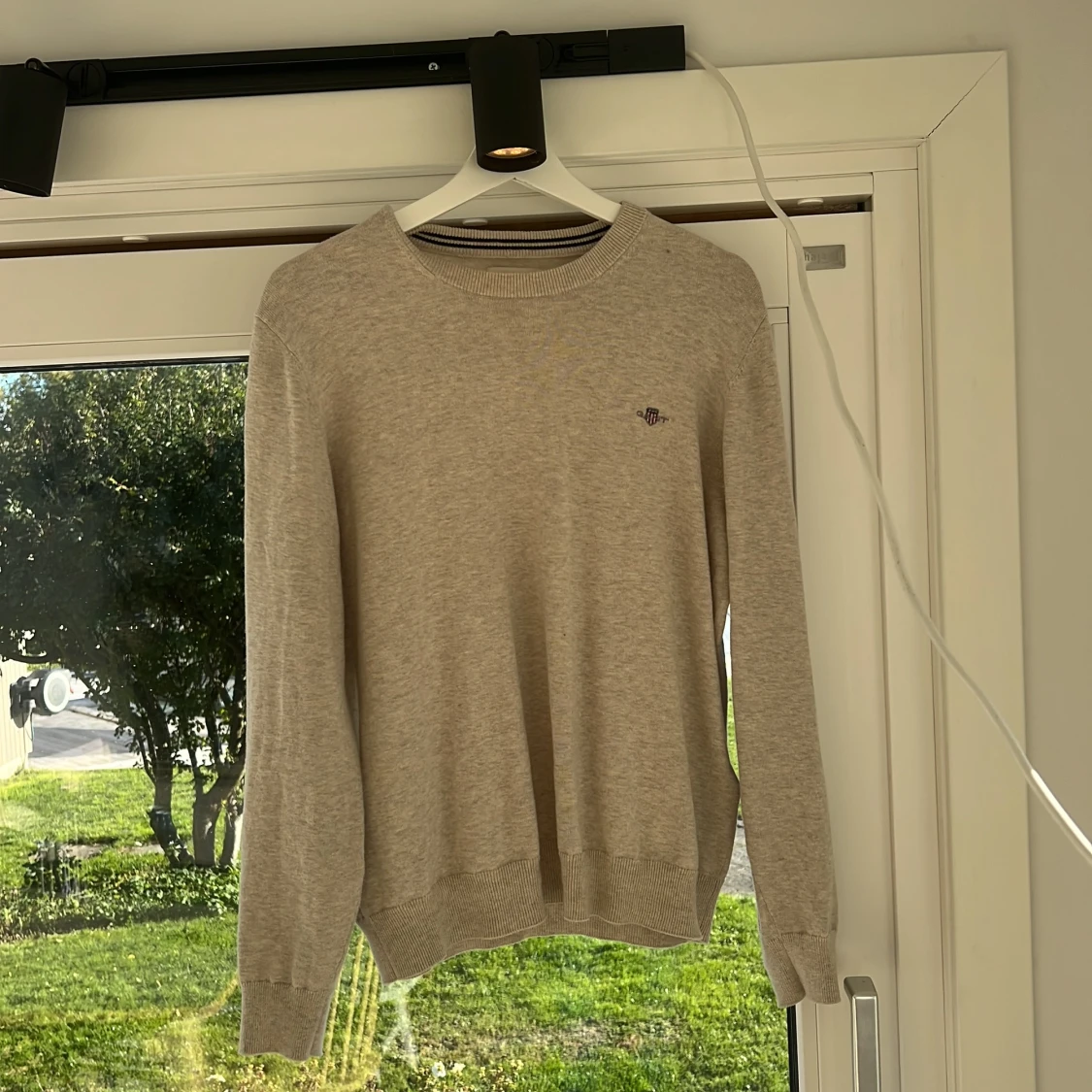 Beige stickad tröja från GANT