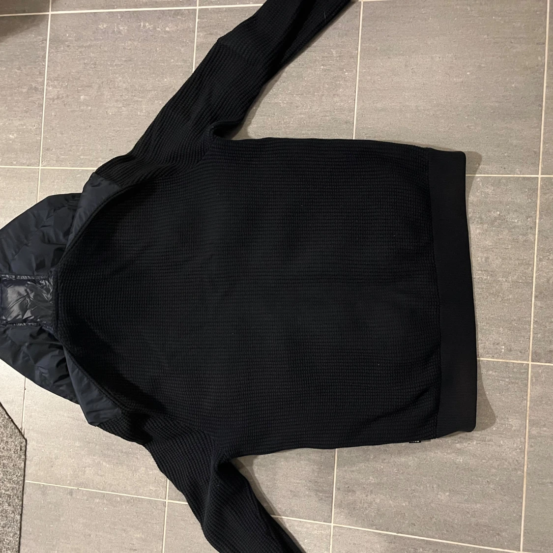 Marinblå cardigan med stickad ärmar - 2