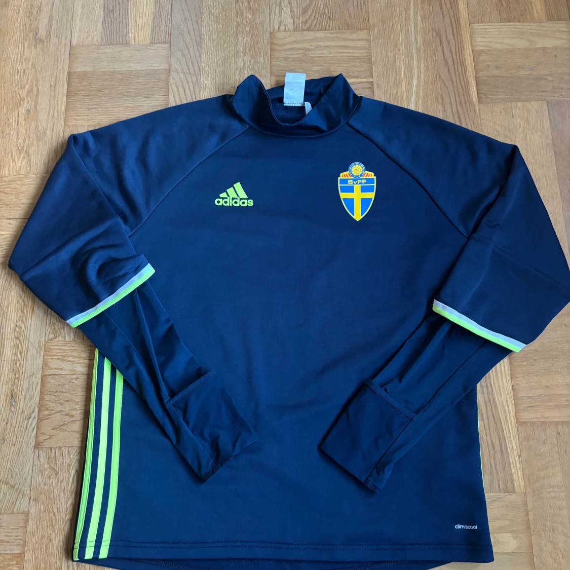 Sverige överdragströja, Size L