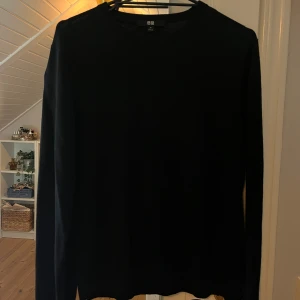 Uniqlo 100% merino crew neck jumper - Endast använd 1 gång, nypris 499kr