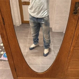 Replay jeans  - Ett par snygga byxor från Replay i storlek W32 L32 i modellen Anbbas 