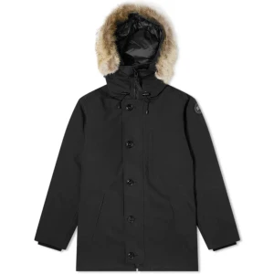  Canada Goose Parka Chateau  - Svart parkajacka från Canada Goose med avtagbar päls på huvan. Perfekt för kalla vinterdagar, skick är (använd) och jackan är Äkta. Digitalt kvitto finns möts upp i gbg Bara annars kan frakta. Köpt för 10,299 Pris Pris kan sänkas vid snabb försäljning.
