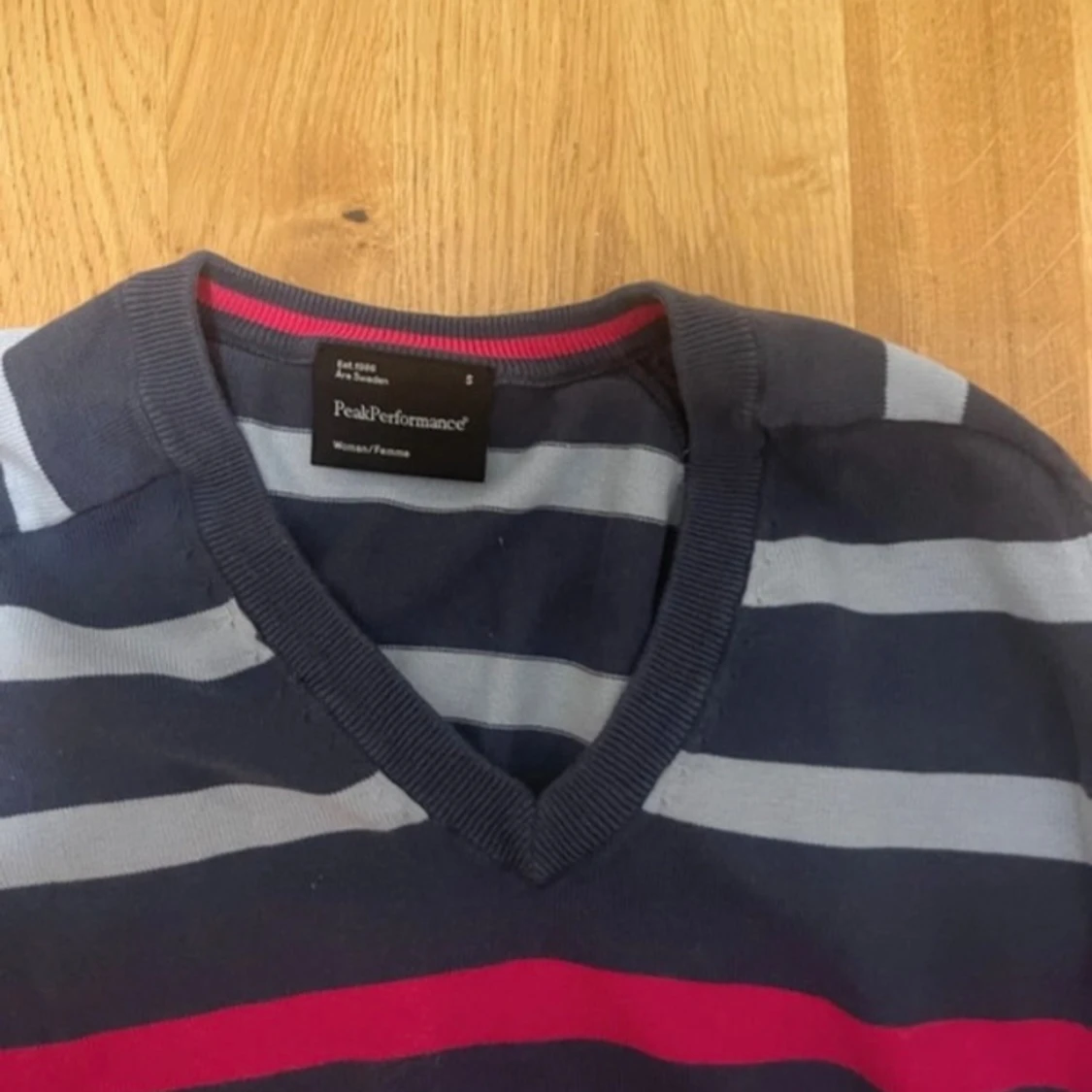 Randig Peak Performance tröja, navy - 1