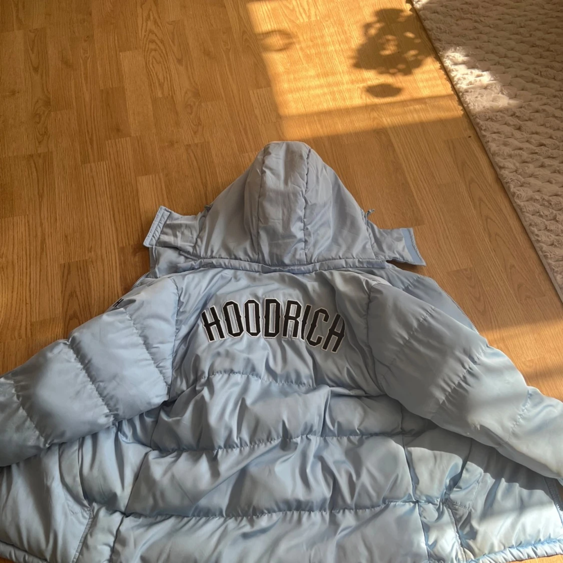 Ljusblå pufferjacka från Hoodrich - 91