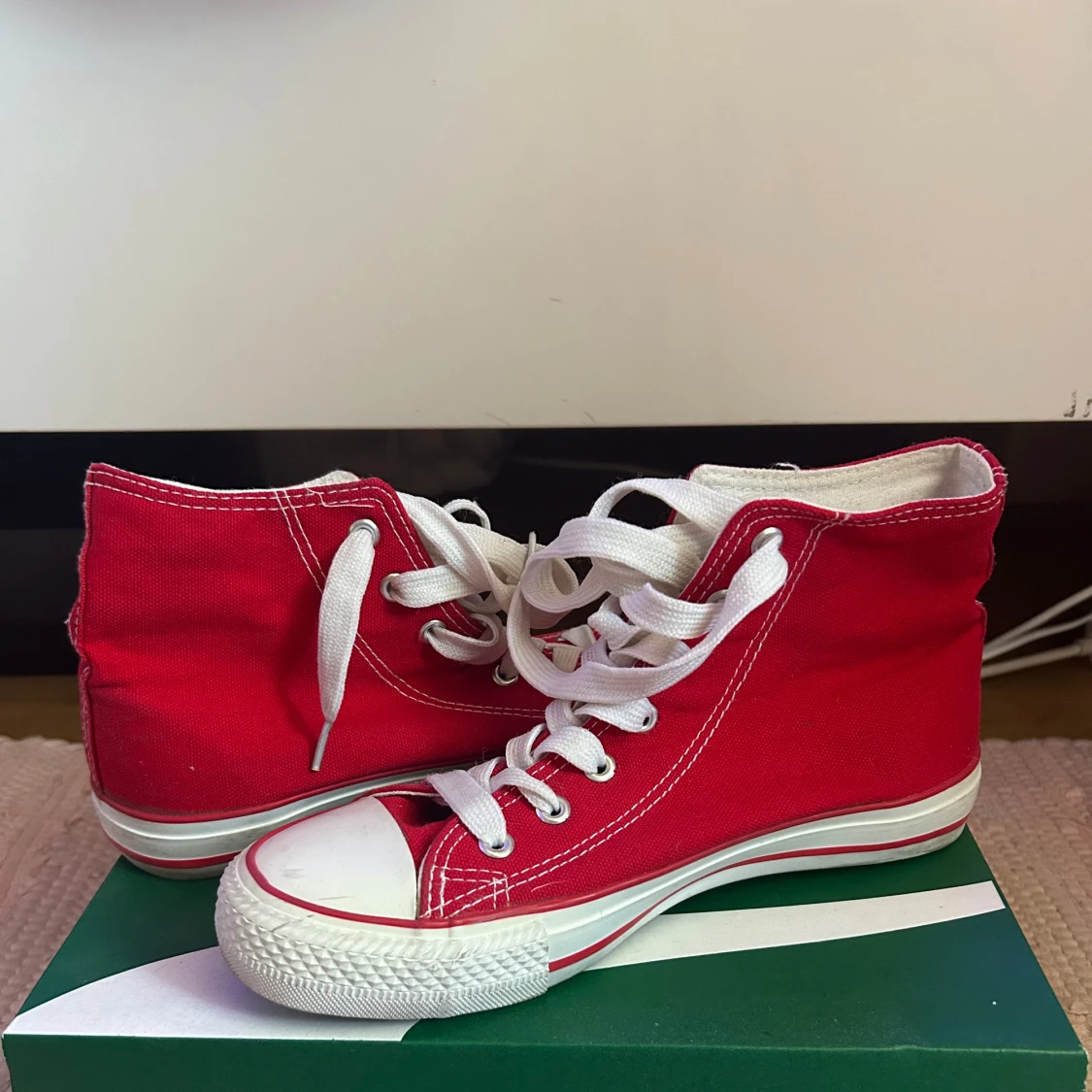 Röda höga sneakers med vit sula - 3