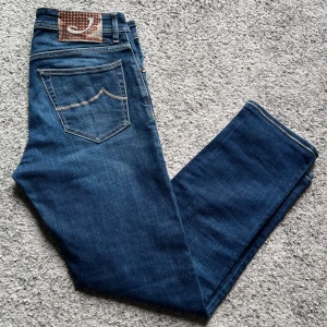 Jacob Cohen jeans   - Snygga blå jeans från Jacob Cohen, modell type 625 C. Size 31. Mycket bra skick hör av dig vid frågor!